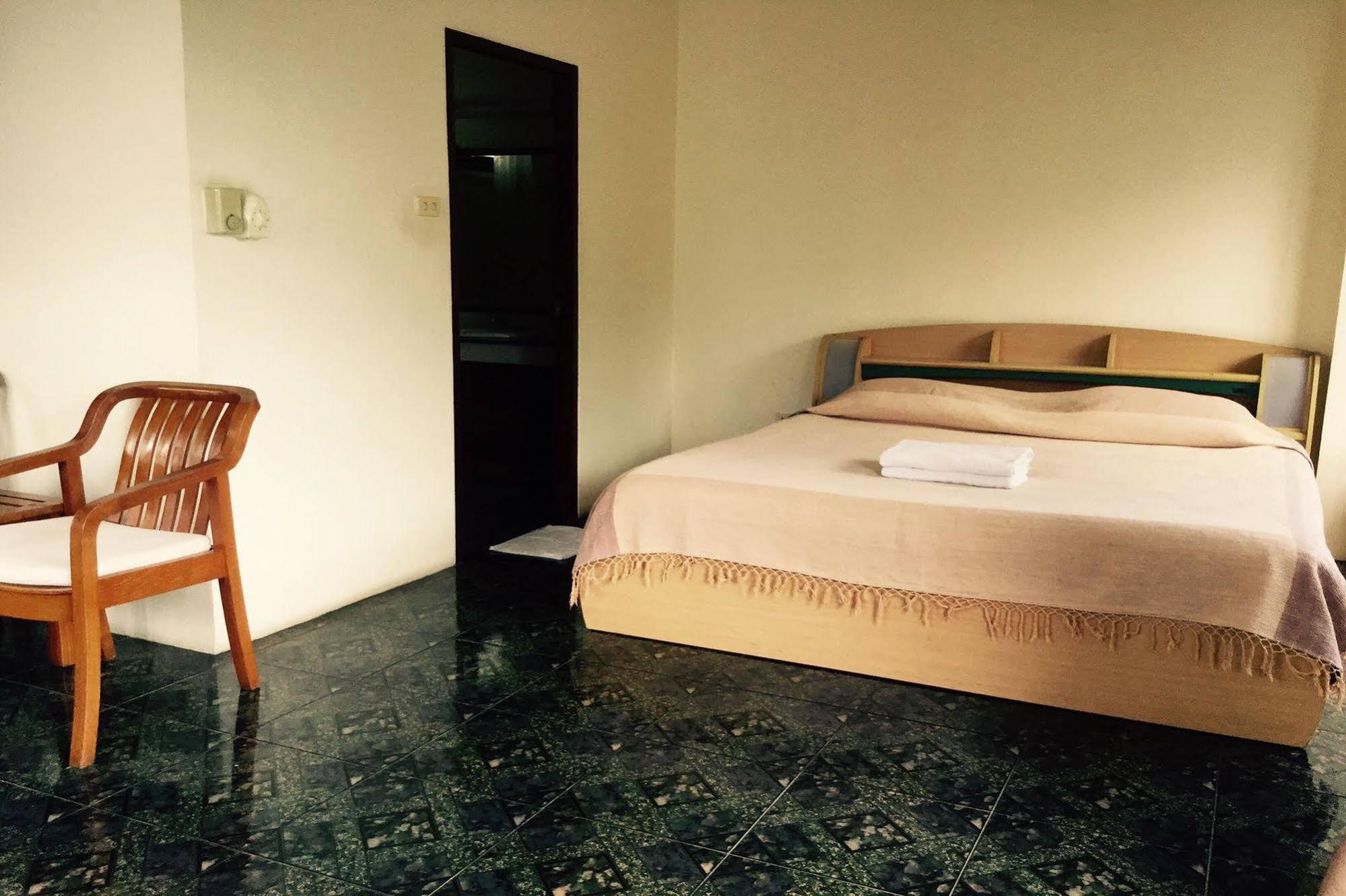 Shagwell Mansions Hotel Pattaya Bagian luar foto