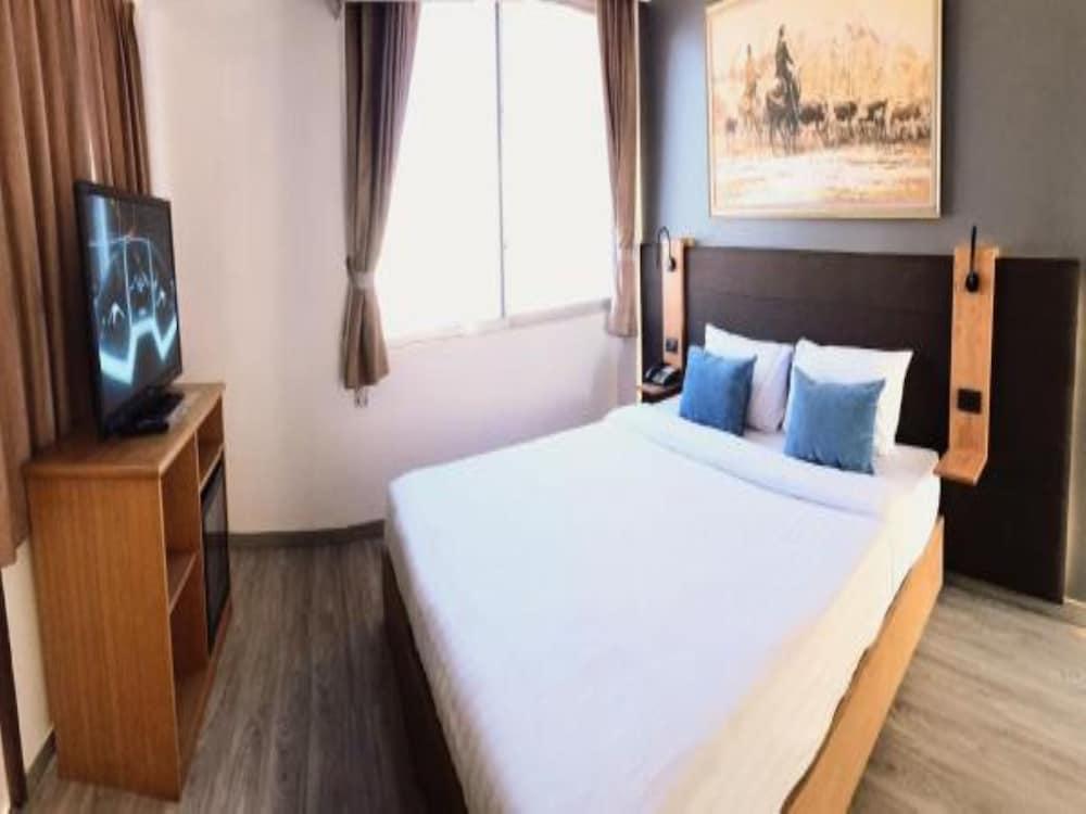 Shagwell Mansions Hotel Pattaya Bagian luar foto