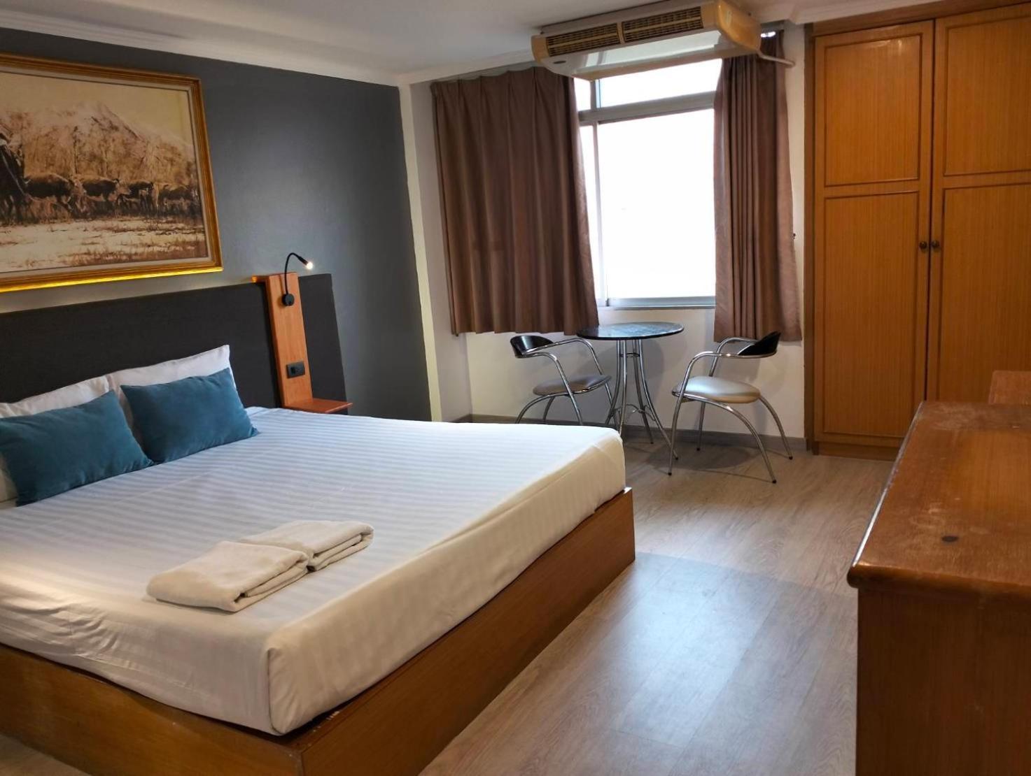 Shagwell Mansions Hotel Pattaya Bagian luar foto