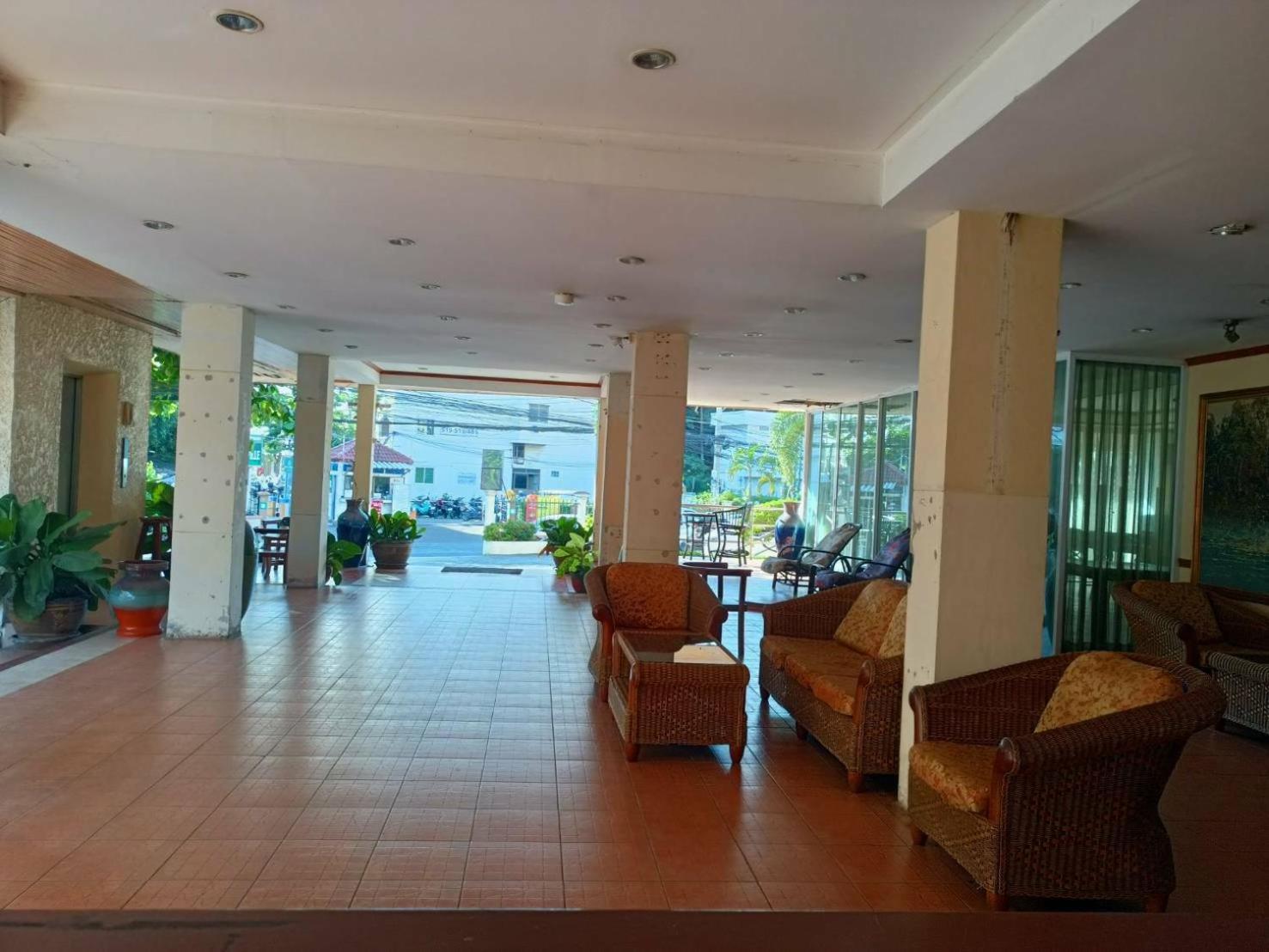 Shagwell Mansions Hotel Pattaya Bagian luar foto