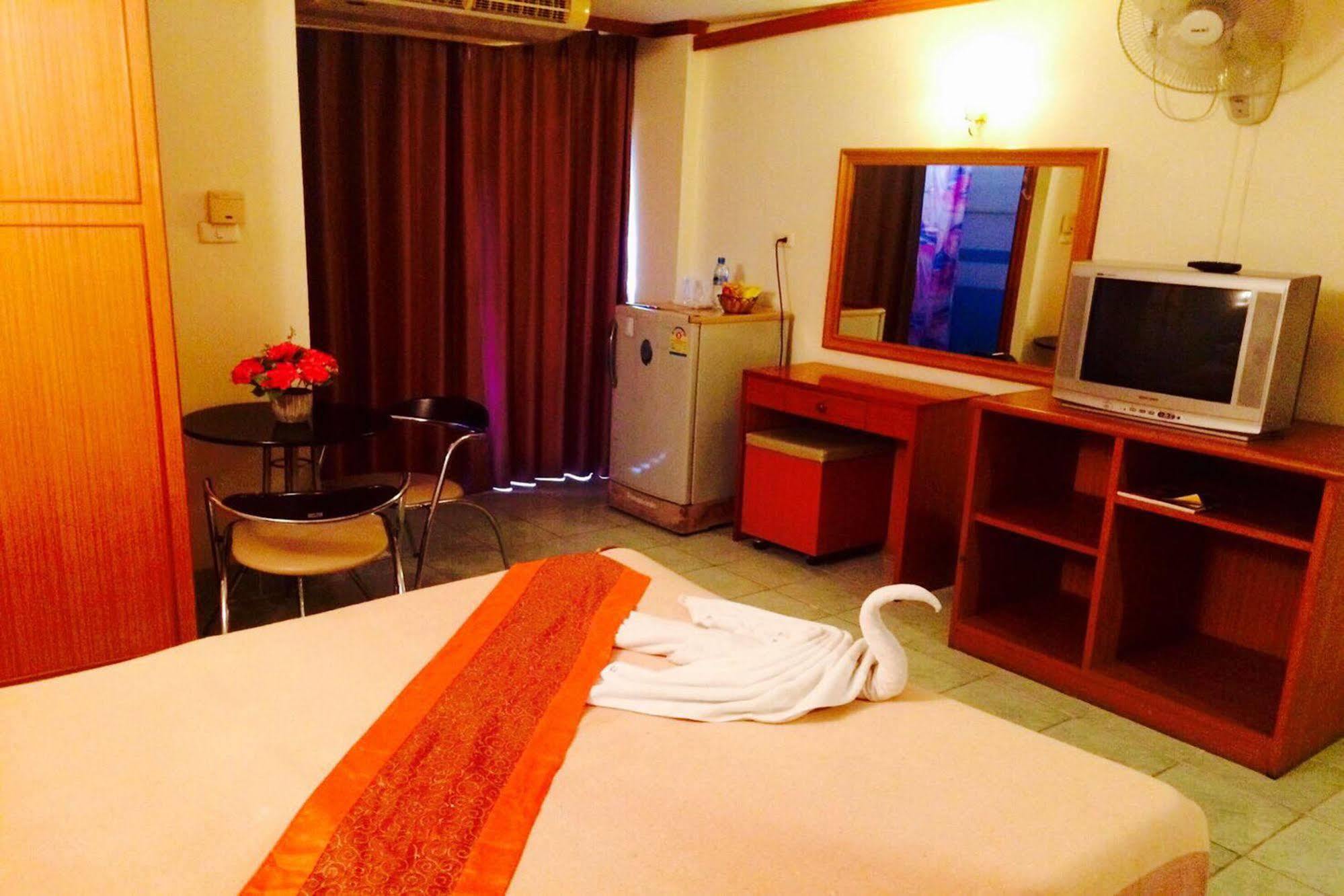 Shagwell Mansions Hotel Pattaya Bagian luar foto